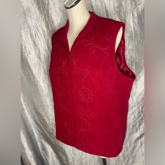 City Blues by Koret red suede vest zip up- great for that Christmas party❤️ - Picture 7 of 12